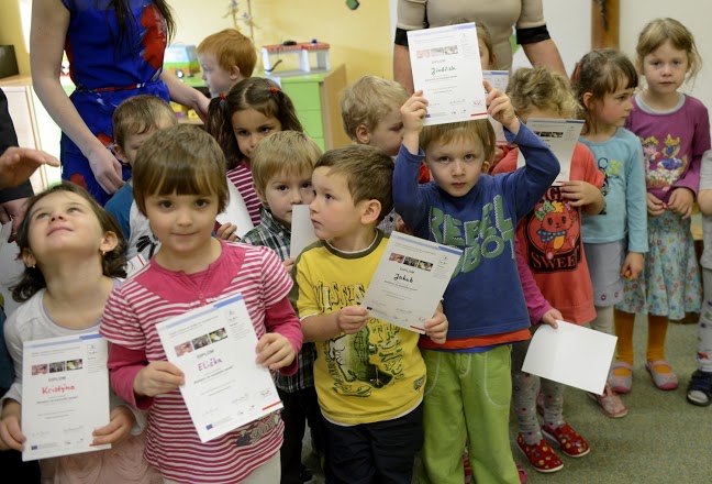 Die Kinder erhielten von Tandem-Botschafterin Katharina Clauß ein Zertifikat. 